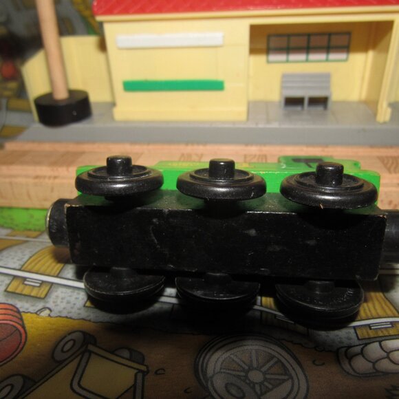 Thomas Wooden Railway Train Engine Track TWR Oliver - Picture 4 of 4